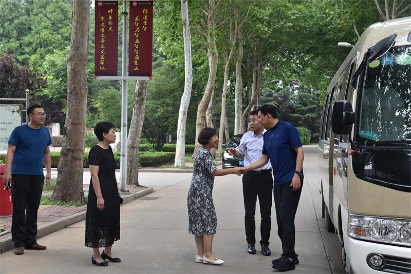 省体育局调研组来我校调研