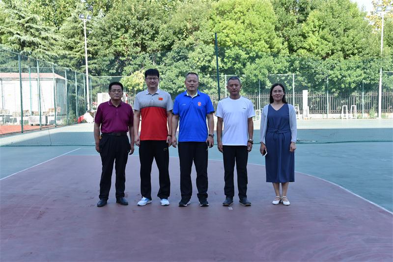 山东省体育局手球王志峰主任来我校调研