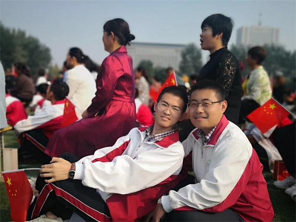 献礼华诞 | 我校2017级成人礼：永久奋斗，报效祖国！