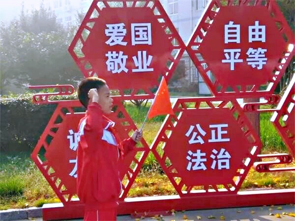 国庆献礼 | 我校举行“同升国旗 同唱国歌”升国旗仪式！