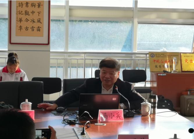 北京大学教授来我校举行优秀学生座谈会