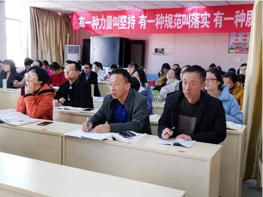 专业成长 | “新秀讲堂”展素养，师生同台共成长！
