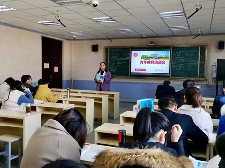 专业成长 | “新秀讲堂”展素养，师生同台共成长！