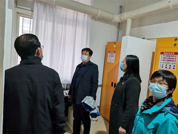 我市多部门联合检查组来我校检查开学准备工作