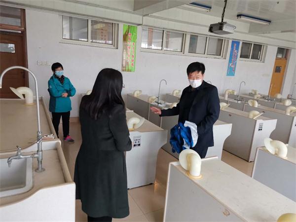 我市多部门联合检查组来我校检查开学准备工作