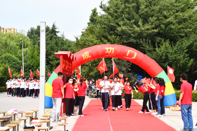 我校高三毕业典礼：因时养器，为国育才！