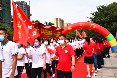 我校高三毕业典礼：因时养器，为国育才！