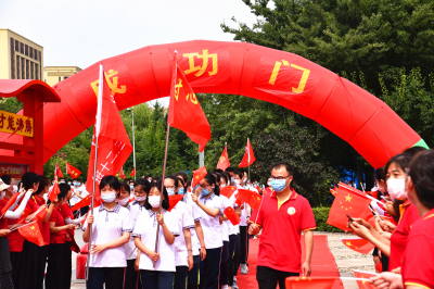 我校高三毕业典礼：因时养器，为国育才！