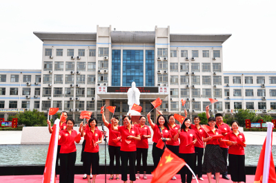 我校高三毕业典礼：因时养器，为国育才！