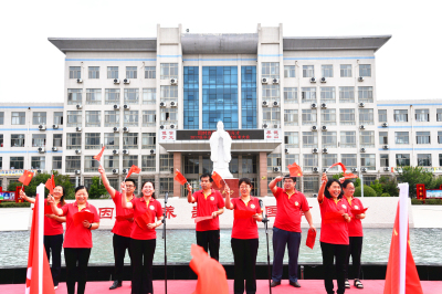 我校高三毕业典礼：因时养器，为国育才！