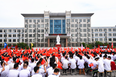 我校高三毕业典礼：因时养器，为国育才！