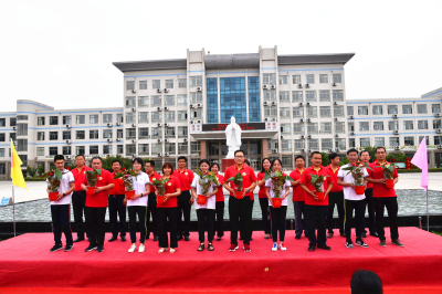 我校高三毕业典礼：因时养器，为国育才！