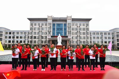 我校高三毕业典礼：因时养器，为国育才！