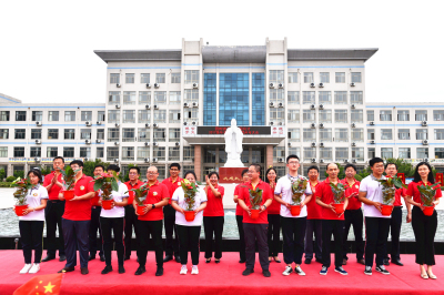 我校高三毕业典礼：因时养器，为国育才！