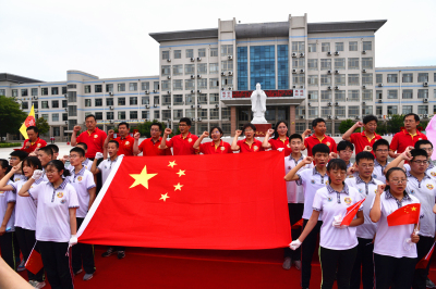 我校高三毕业典礼：因时养器，为国育才！