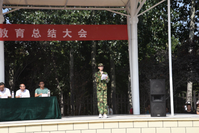 激情飞扬不负韶华，飒爽军姿致敬青春！