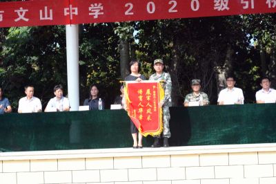 激情飞扬不负韶华，飒爽军姿致敬青春！