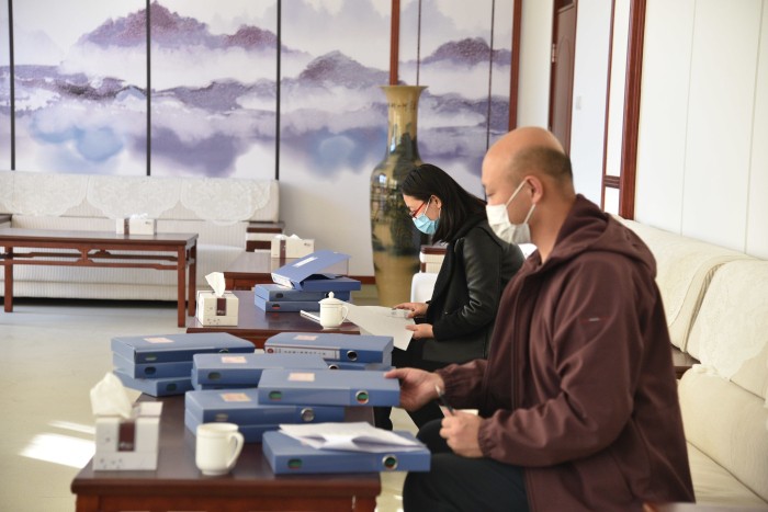 平安校园行，确保师生安全––潍坊市教体局张育才局长带队对文山中学进行四不两直安全检查！