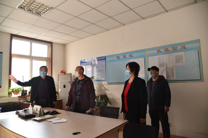 平安校园行，确保师生安全––潍坊市教体局张育才局长带队对文山中学进行四不两直安全检查！