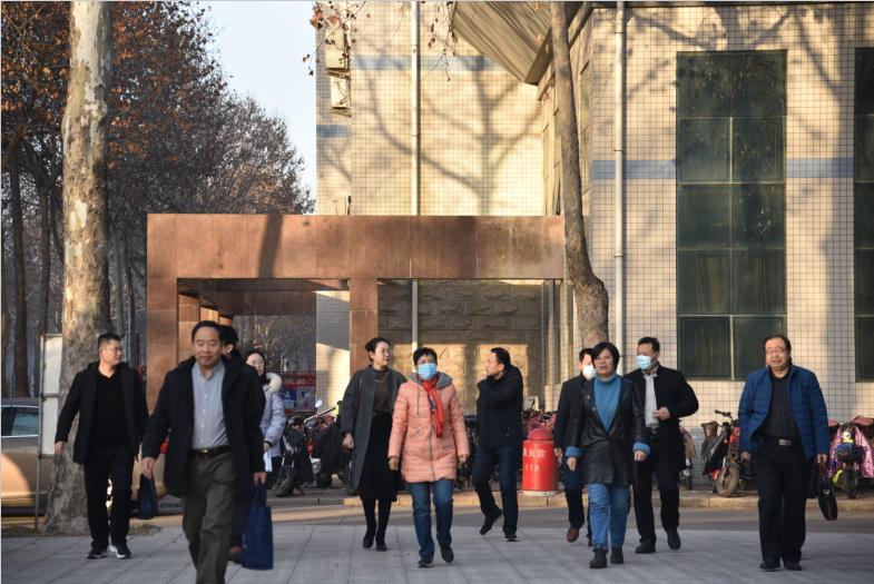 潍坊市教科院专家到我校进行新课程、新教材实施情况调研！