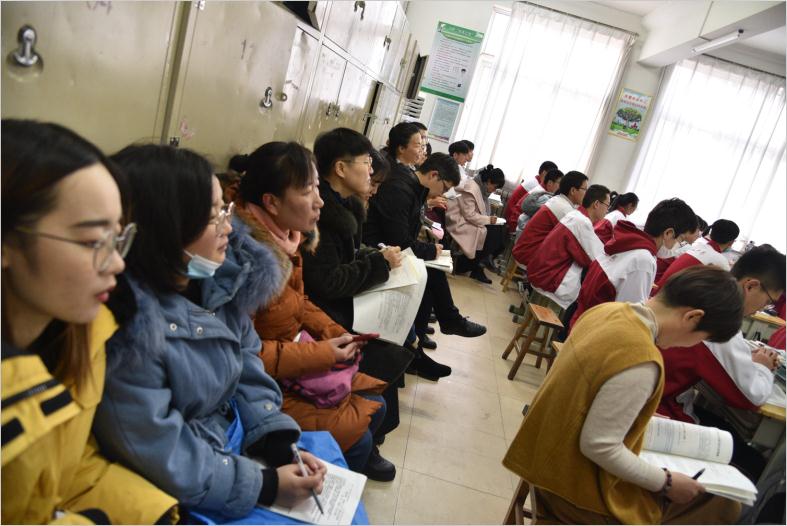 潍坊市教科院专家到我校进行新课程、新教材实施情况调研！