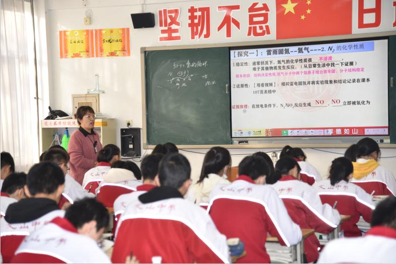 潍坊市教科院专家到我校进行新课程、新教材实施情况调研！