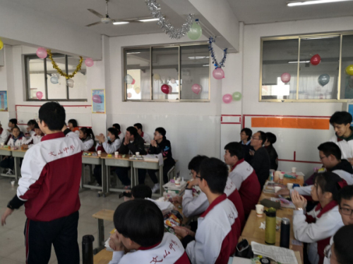 新年好 | 我校元旦联欢：新年不觉春色晚，青春吐蕊绽芳华！