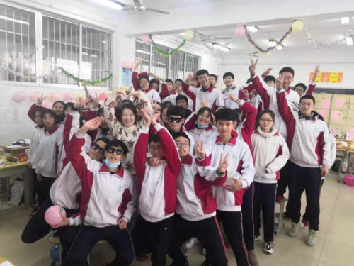 新年好 | 我校元旦联欢：新年不觉春色晚，青春吐蕊绽芳华！