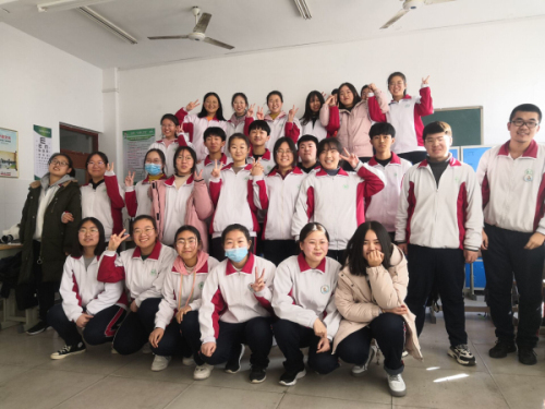 新年好 | 我校元旦联欢：新年不觉春色晚，青春吐蕊绽芳华！