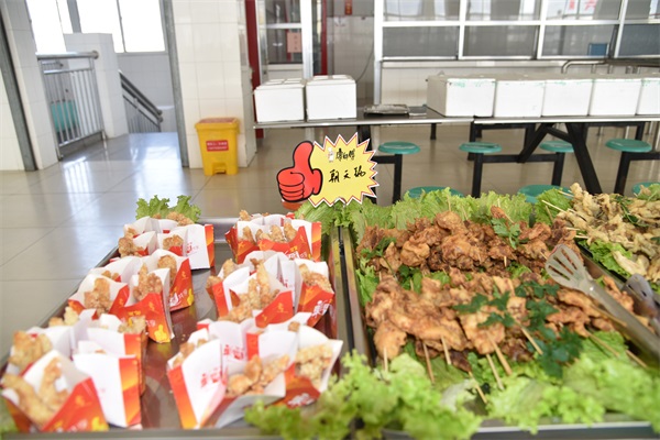多彩校园 | 我校美食节:打造特色美食,共赴味蕾盛宴!
