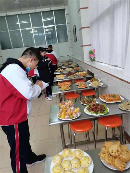 多彩校园 | 我校美食节:打造特色美食,共赴味蕾盛宴!