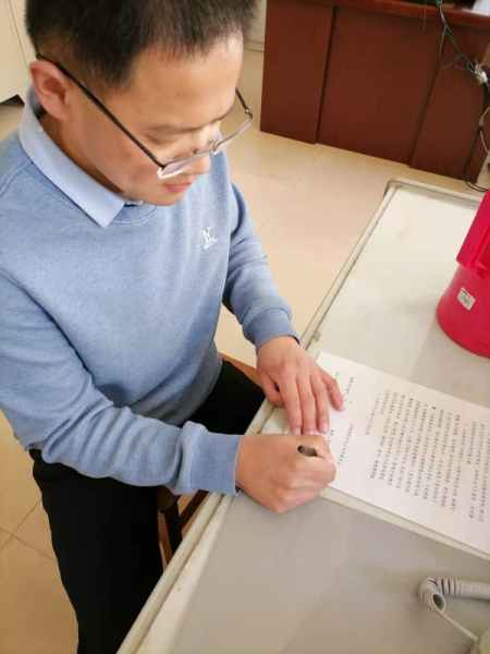 我校举行落实意识形态工作责任书签订活动！