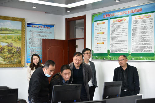 昌邑市教体局来我校进行标准化考点验收。