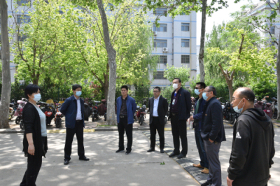 我校进行义务教育均衡暨校园安全大排查！