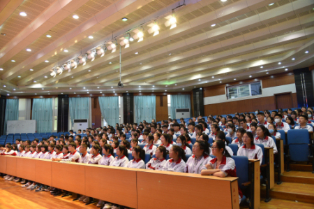 5.25珍爱生命报告会在我校报告厅举行！