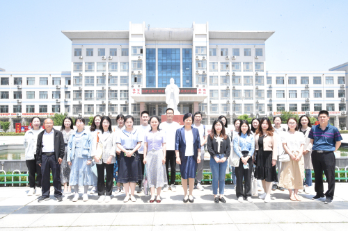 我校新入职教师来学校报道！