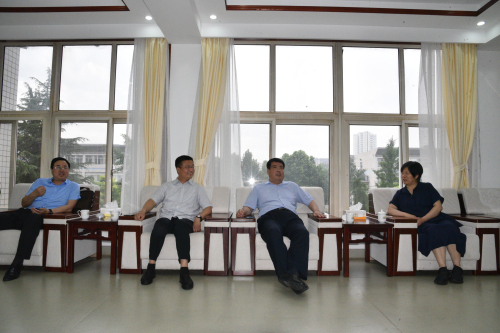 潍坊教科院院长李庆华，副院长徐会吉到我校调研高考备考工作！