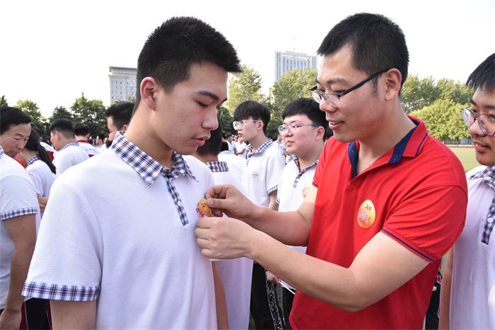 毕业典礼 | 历百年征程重任在肩，恰同学少年扬帆起航！