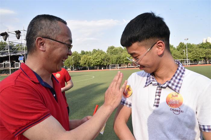 毕业典礼 | 历百年征程重任在肩，恰同学少年扬帆起航！