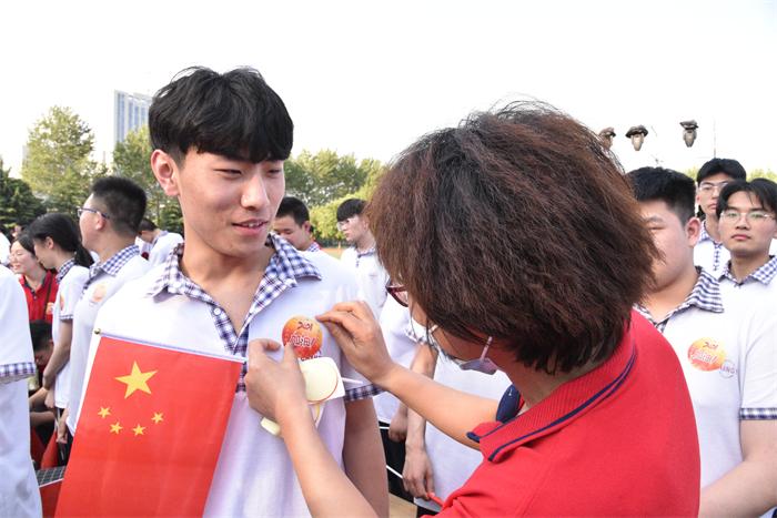 毕业典礼 | 历百年征程重任在肩，恰同学少年扬帆起航！