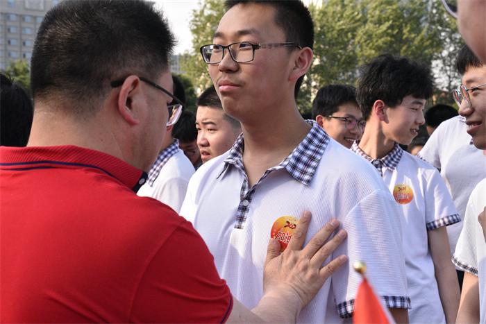 毕业典礼 | 历百年征程重任在肩，恰同学少年扬帆起航！