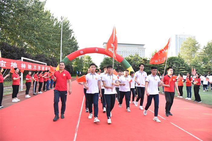 毕业典礼 | 历百年征程重任在肩，恰同学少年扬帆起航！