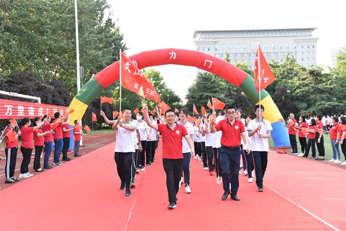 毕业典礼 | 历百年征程重任在肩，恰同学少年扬帆起航！
