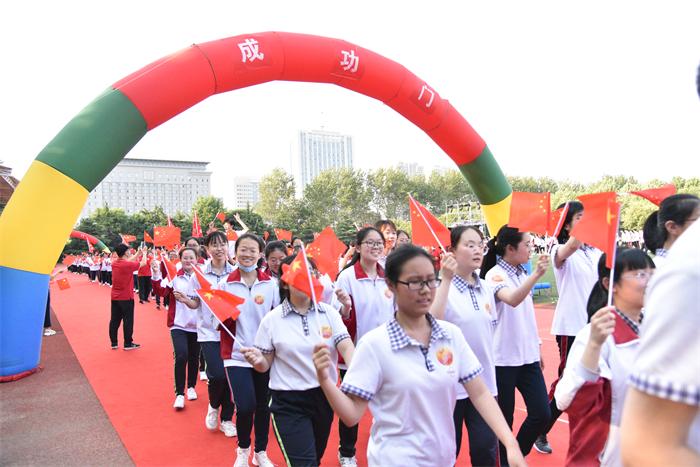 毕业典礼 | 历百年征程重任在肩，恰同学少年扬帆起航！