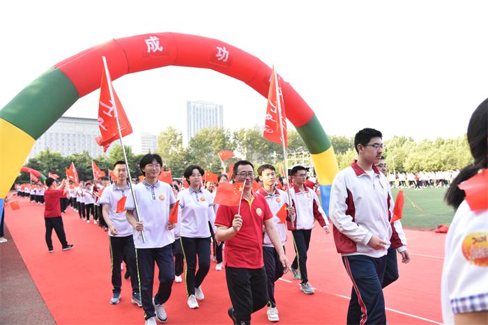 毕业典礼 | 历百年征程重任在肩，恰同学少年扬帆起航！