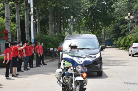助力高考 警徽闪耀 | 你只管乘风破浪，我为你保驾护航！