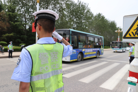 助力高考 警徽闪耀 | 你只管乘风破浪，我为你保驾护航！