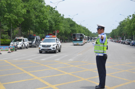 助力高考 警徽闪耀 | 你只管乘风破浪，我为你保驾护航！