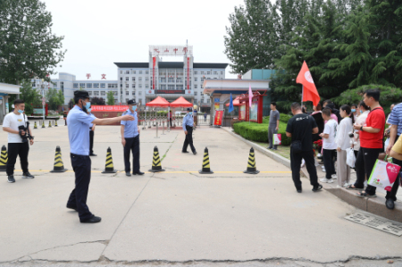 助力高考 警徽闪耀 | 你只管乘风破浪，我为你保驾护航！