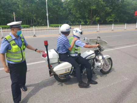 助力高考 警徽闪耀 | 你只管乘风破浪，我为你保驾护航！